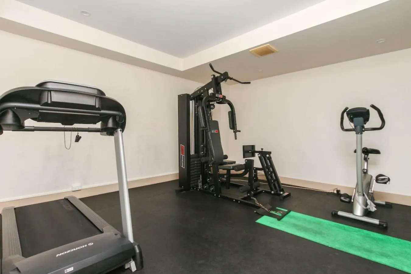 Apartment Luxury Cairns Stay With Pool And Bbq