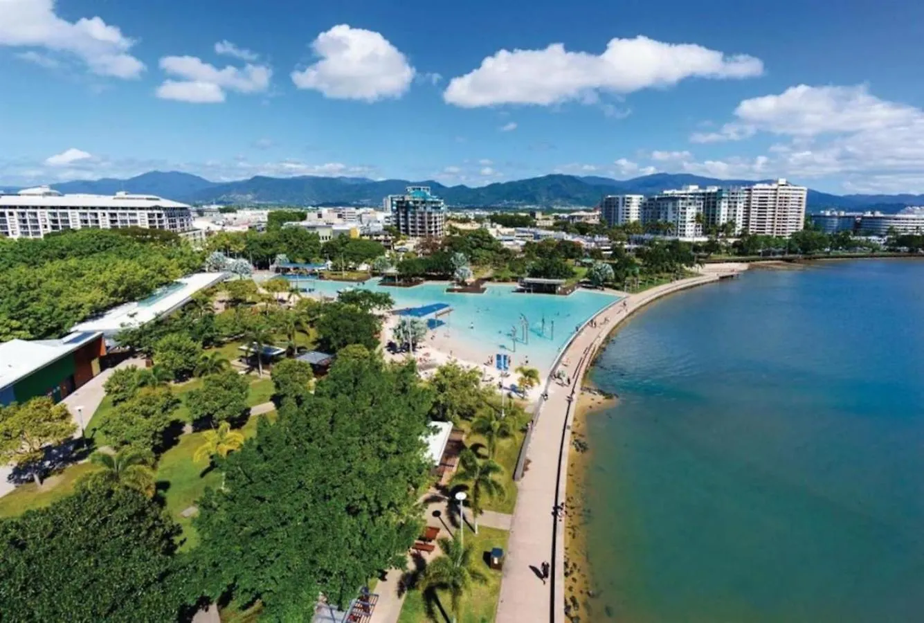 Apartment Luxury Cairns Stay With Pool And Bbq