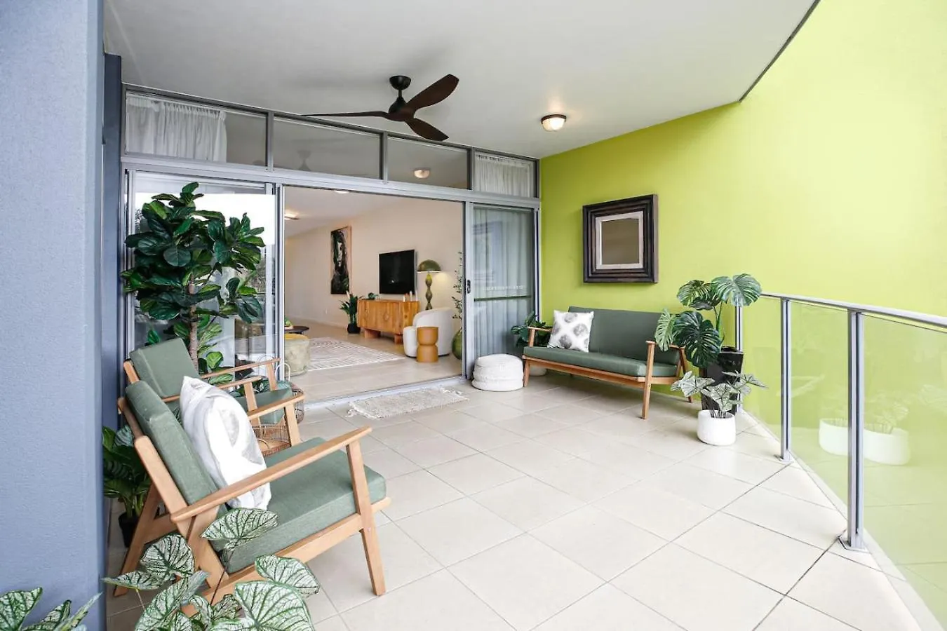Luxury Cairns Stay With Pool And Bbq
